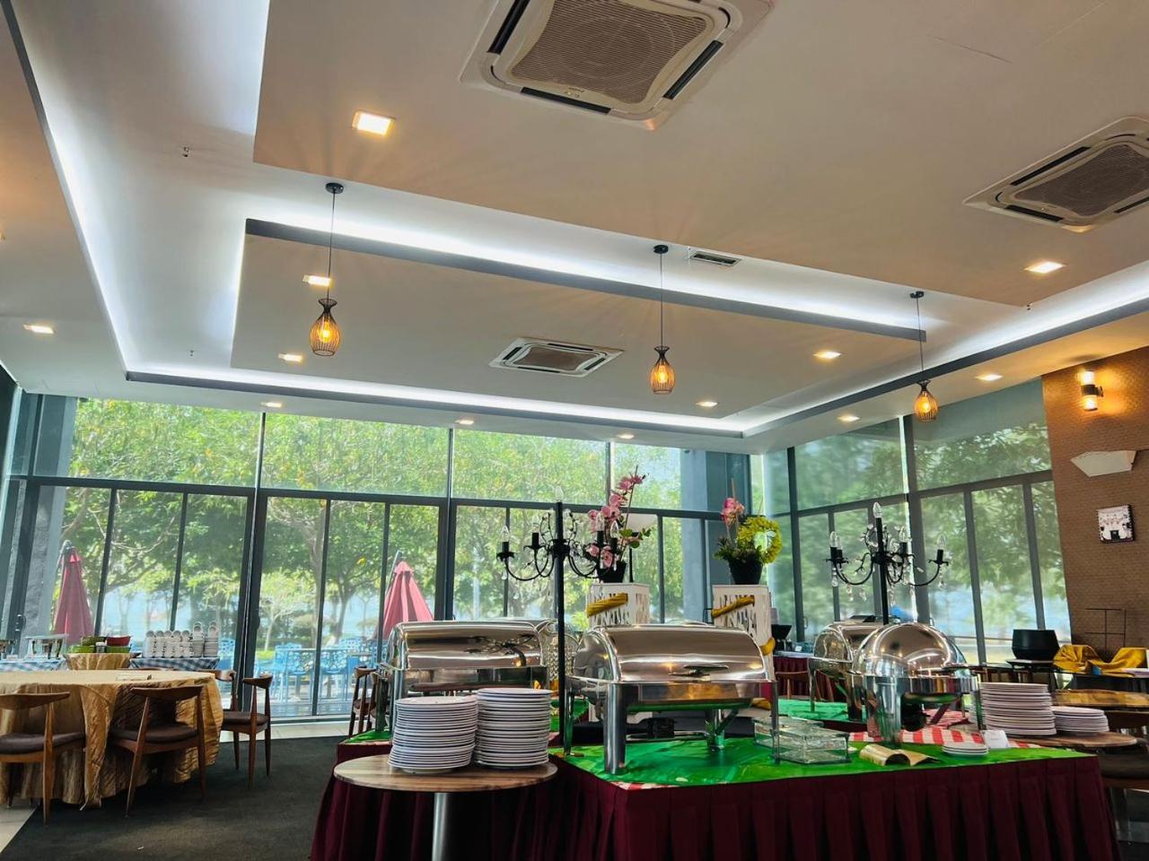 Hotel D'wharf & Serviced