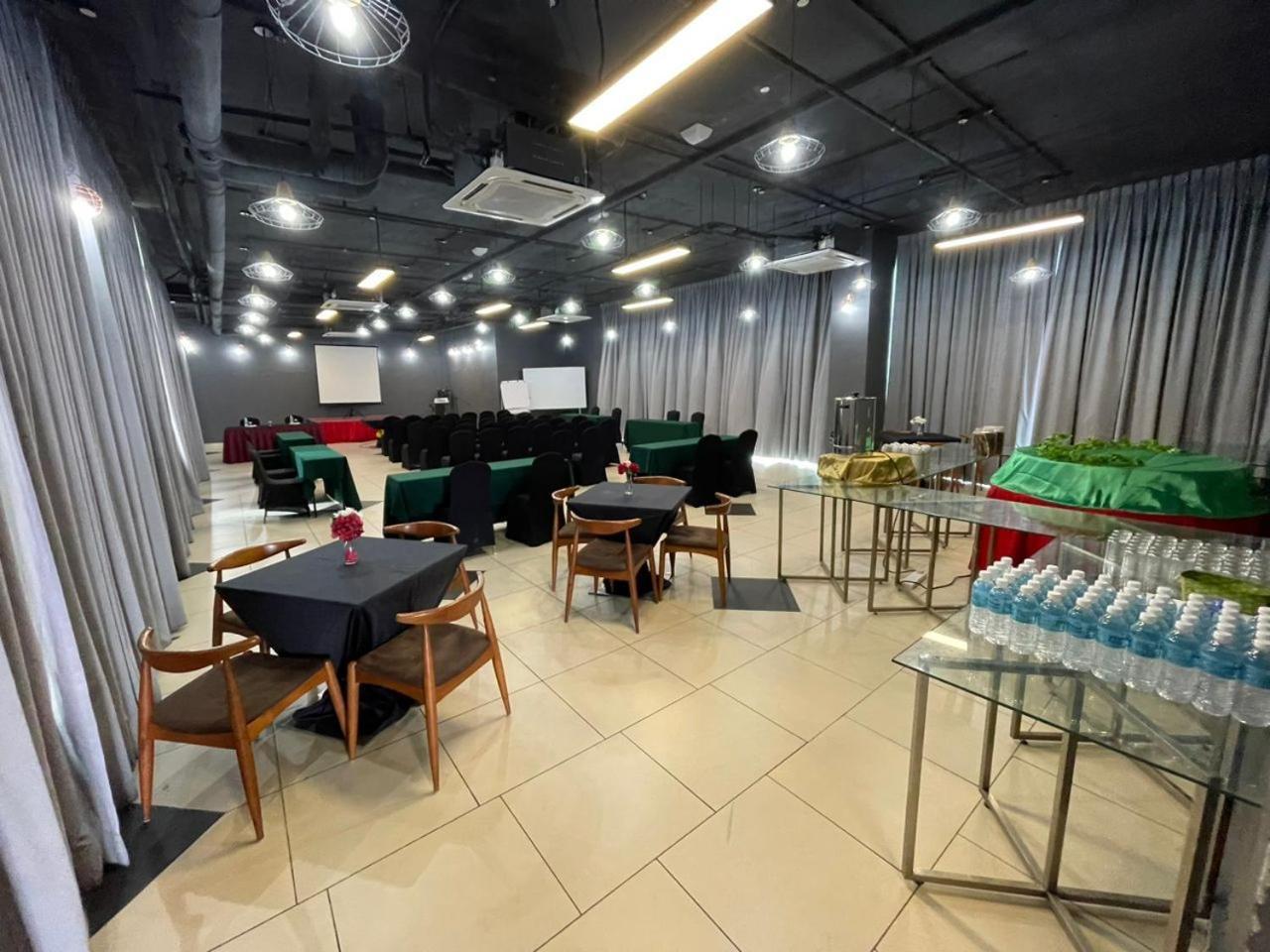 D'wharf & Serviced Hotel 4*