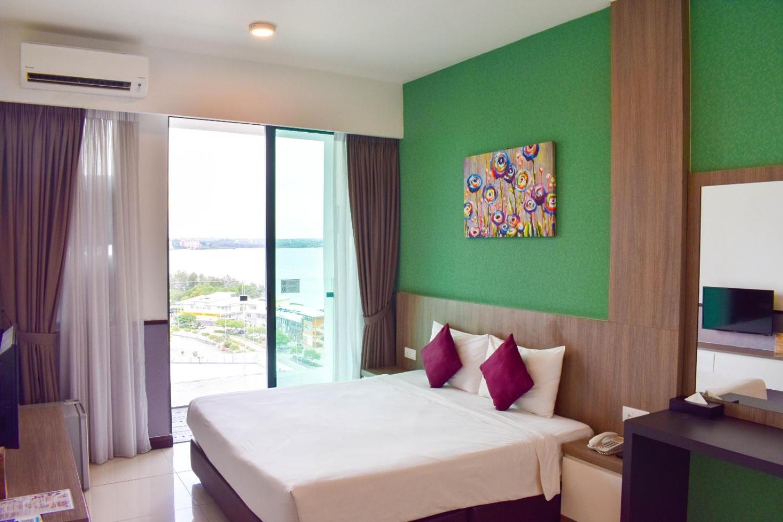 D'wharf & Serviced 4*